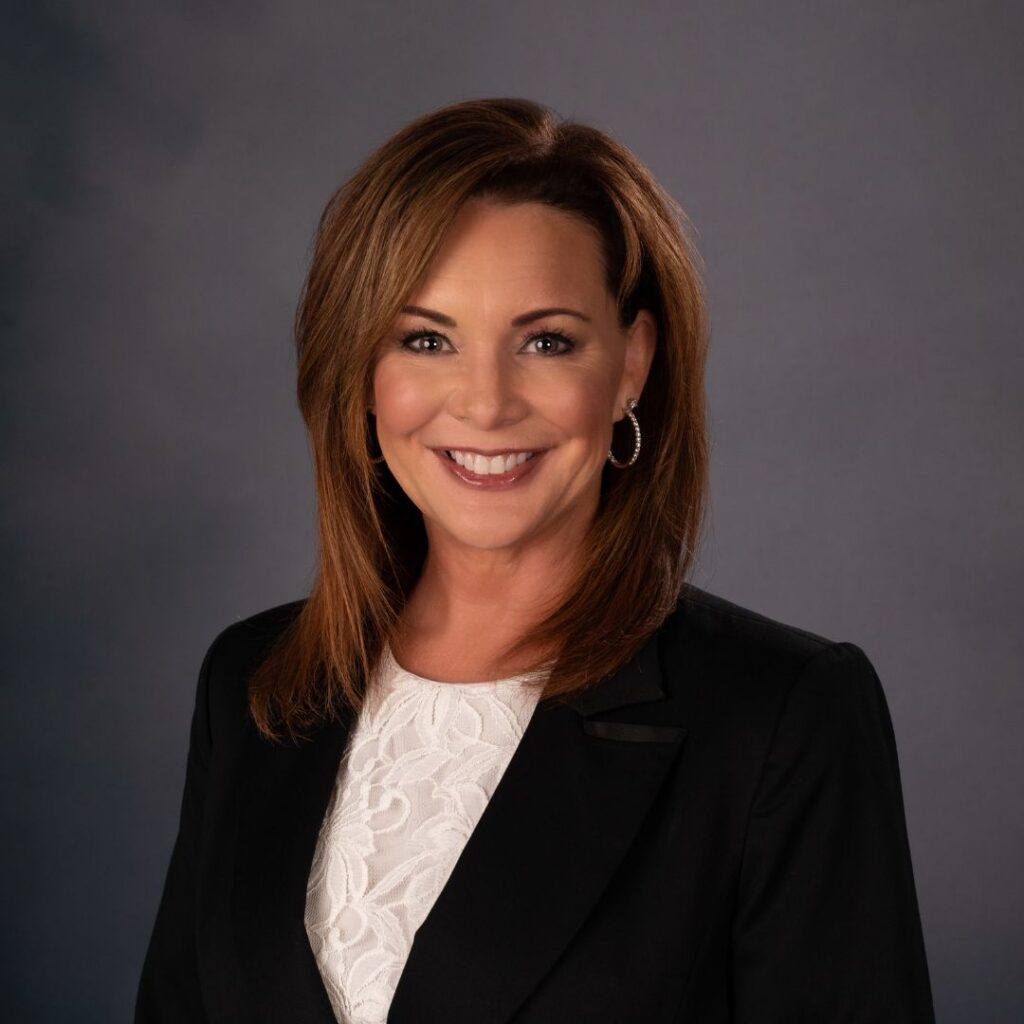 Headshot of Lynn Troy