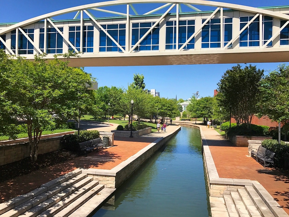 Photo of Embassy Suites skybridge connecting to VBC South Hall entrance
